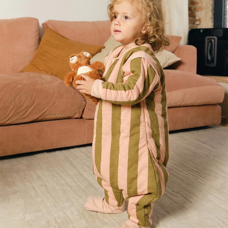 Saco de dormir com mangas e meias Khaki & Rose Stripes tog 2.5 da Molis&Co 3 Saco de dormir com mangas e meias Khaki & Rose Stripes tog 2.5 da Molis&Co 3