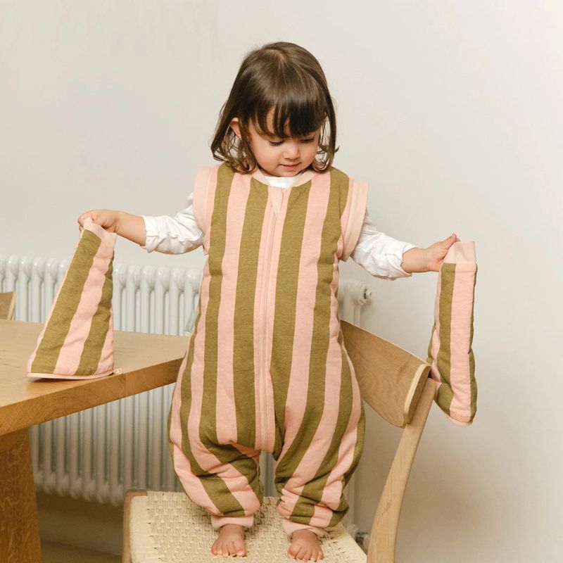 Saco de dormir com mangas e meias Khaki & Rose Stripes tog 2.5 da Molis&Co 4 Saco de dormir com mangas e meias Khaki & Rose Stripes tog 2.5 da Molis&Co 4