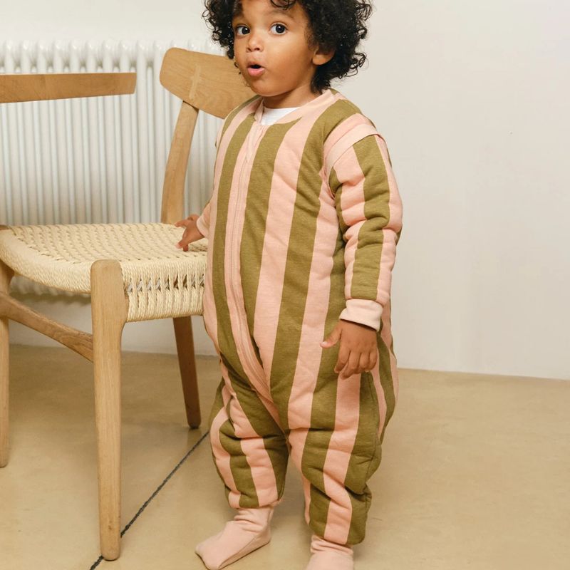 Saco de dormir com mangas e meias Khaki & Rose Stripes tog 2.5 da Molis&Co 5 Saco de dormir com mangas e meias Khaki & Rose Stripes tog 2.5 da Molis&Co 5